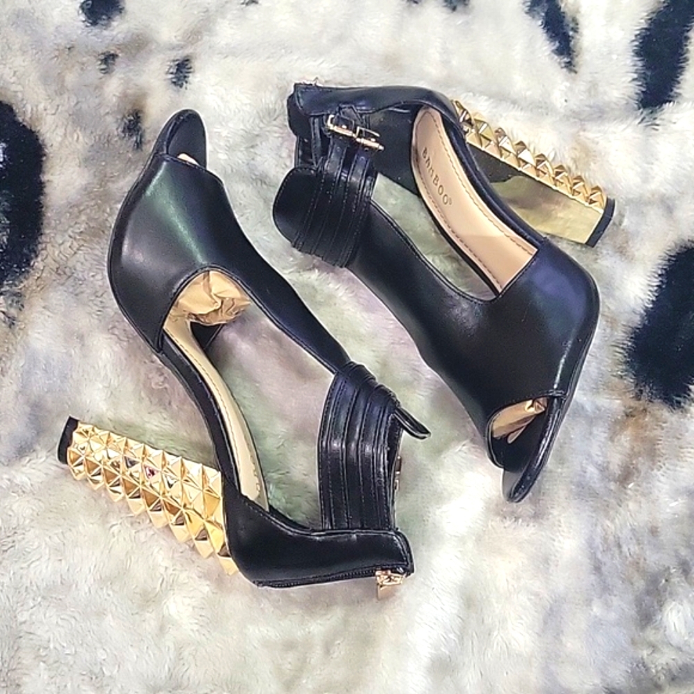 Bamboo Black w/Gold Heels Sandals